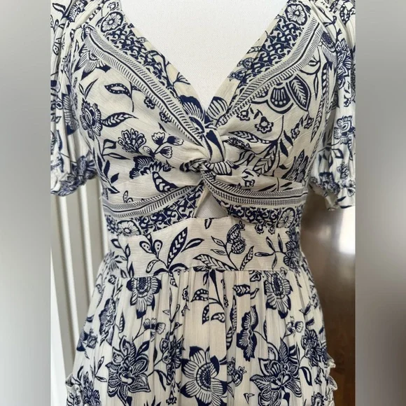 Floral Blue and White Dress - Picture 2 of 6